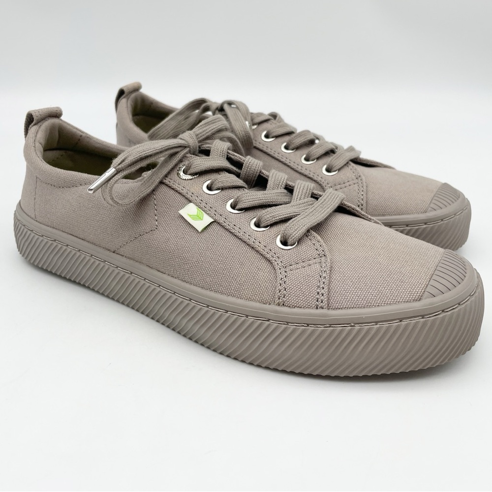 Cariuma OCA Low All Mystic Grey Canvas Sneakers. Size 9